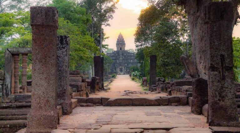 The colorful of Bakong Temple sunset