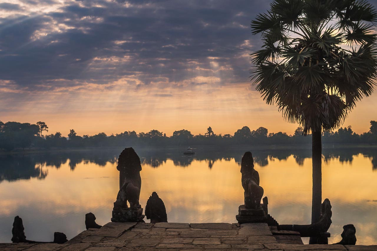 Sunrise at Srah Srang – A Quiet Morning with Golden Rays