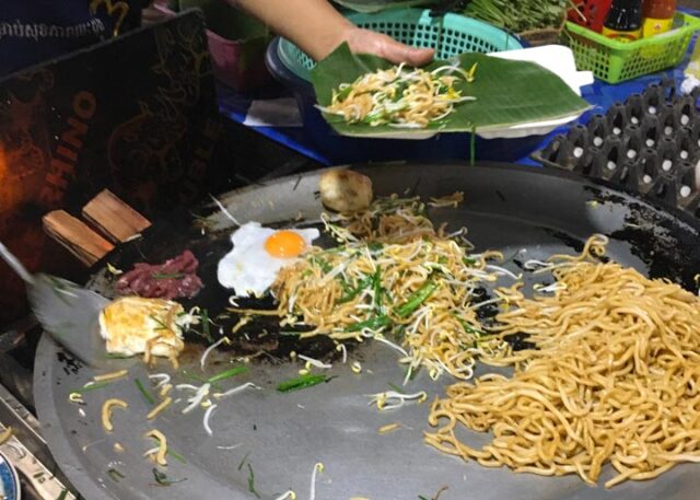 Lort Cha – Stir-fried short rice noodles with vegetables, beef, and a fried egg.