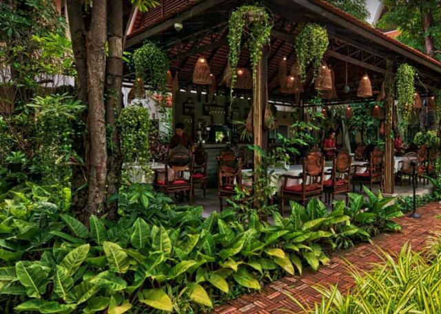 Mane Village Suites Garden and Bar