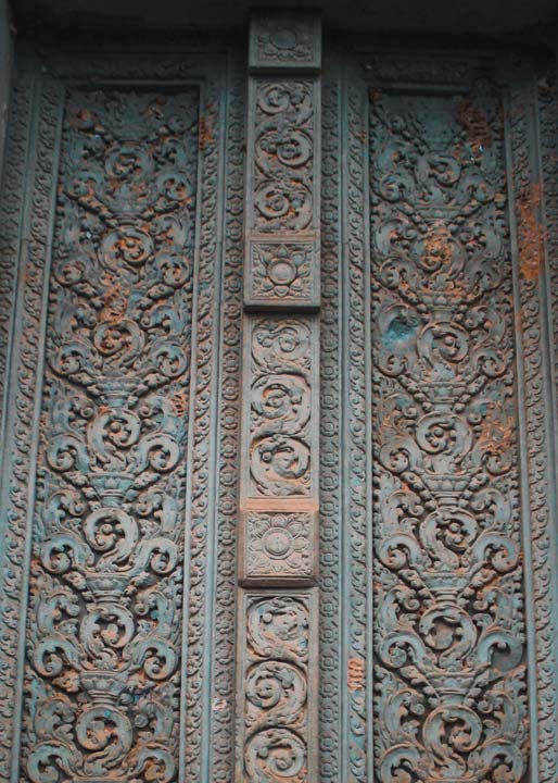 The door style, characteristic of Khmer architecture at Baksei Chamkrong